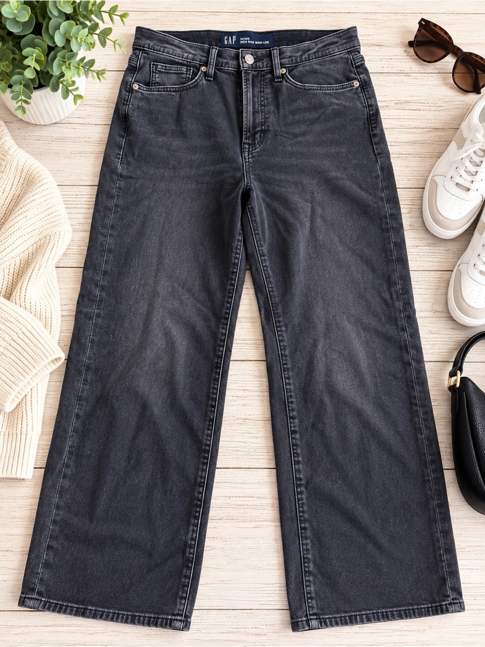 GAP Wide Leg Jeans in Washed Black Denim | Size 10 / 30R